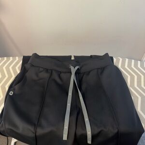 FIGS M Black Evanston High-Waisted Flare Scrub Pan